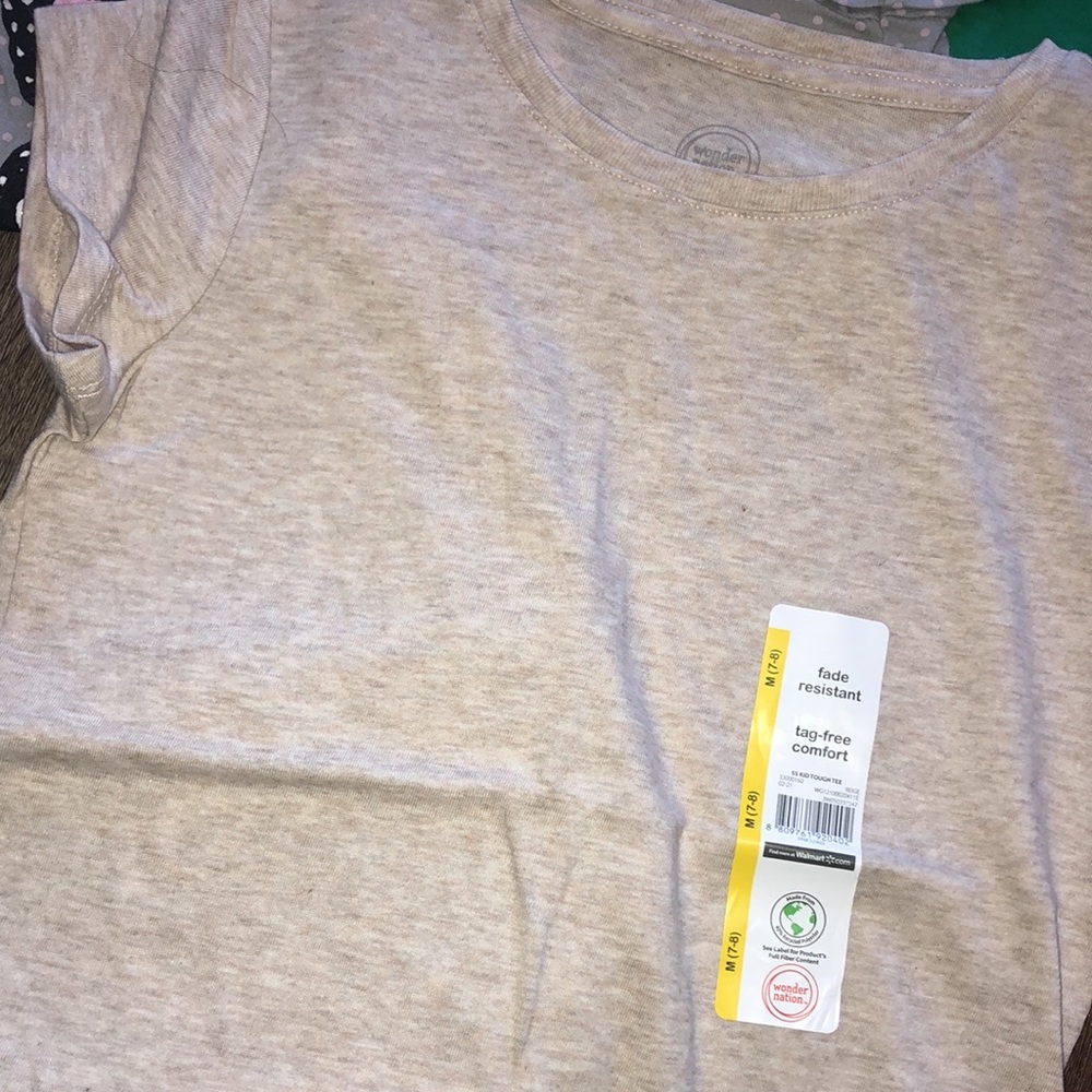 Graphic tees - Picture 4 of 11